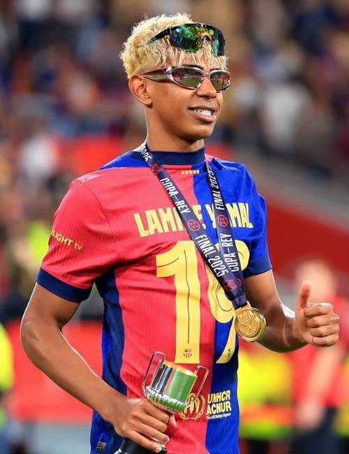 西甲皇马球迷抗议弗洛伦蒂诺主席